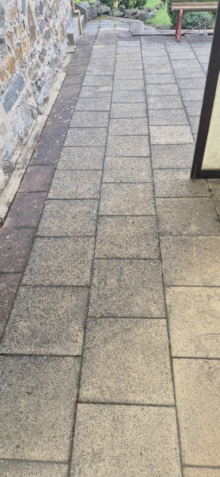 Vorher – Gartenfläche/Wege